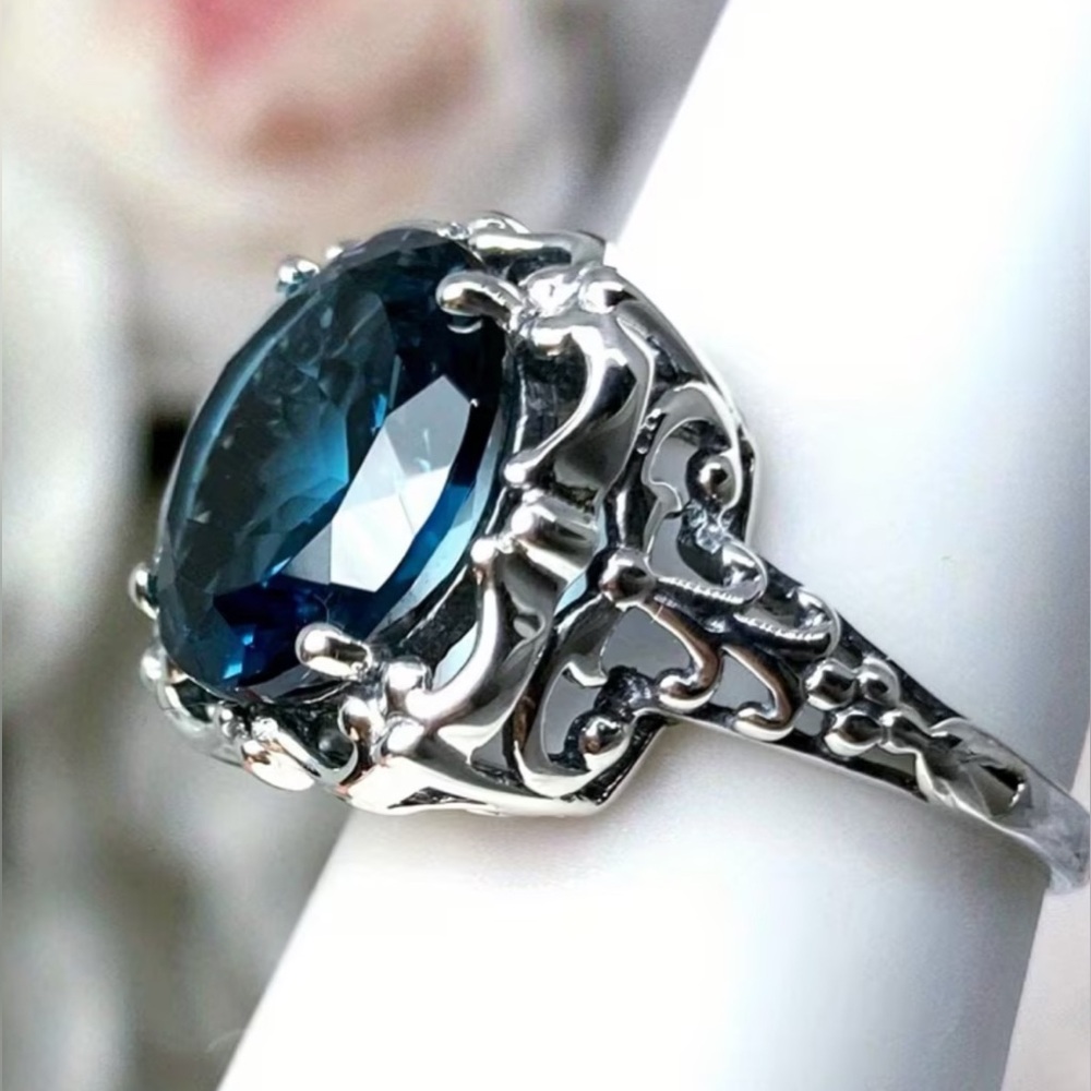 Beautiful ring - Picture 5 of 6